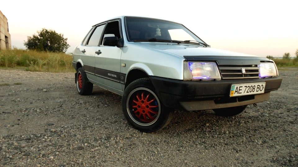 Lada 21099 4