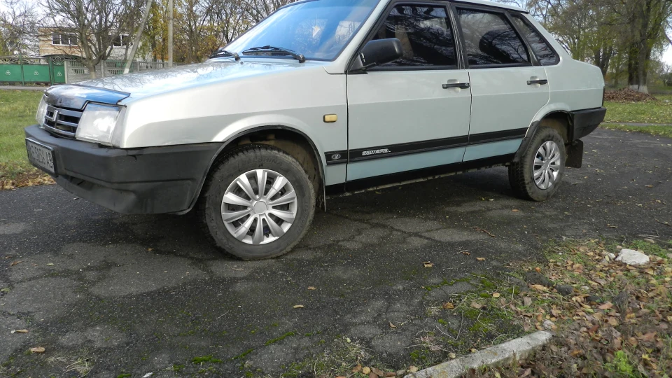 Lada 21099 4