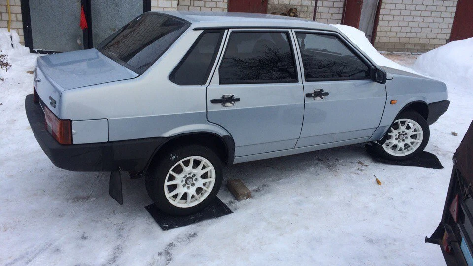 Lada 21099 4