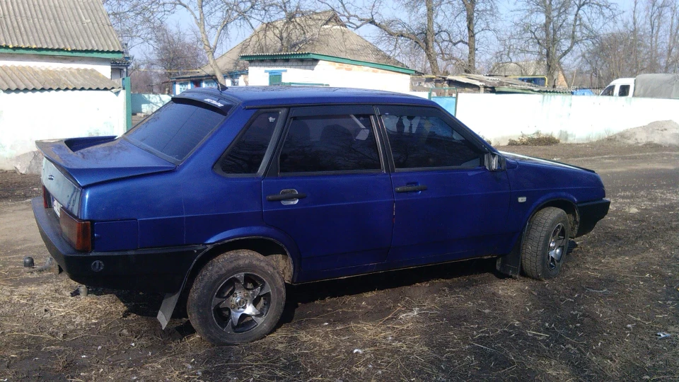Lada 21099 ツ 2