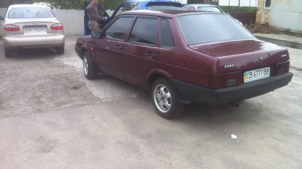 Lada 21099 4