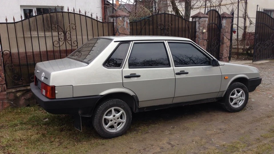 Lada 21099 2