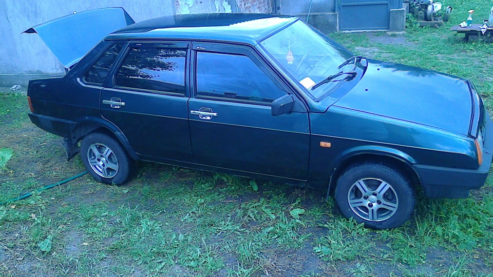 Lada 21099 2