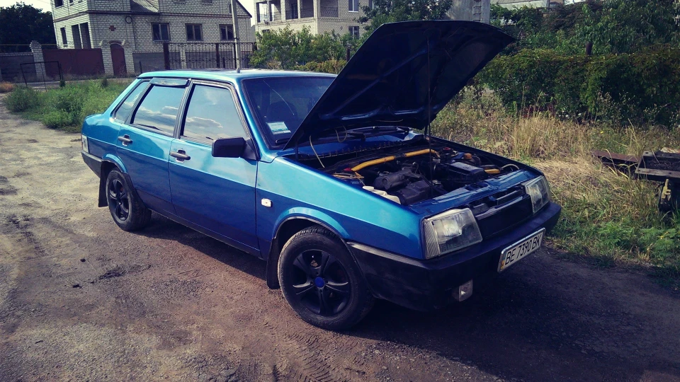 Lada 21099 4