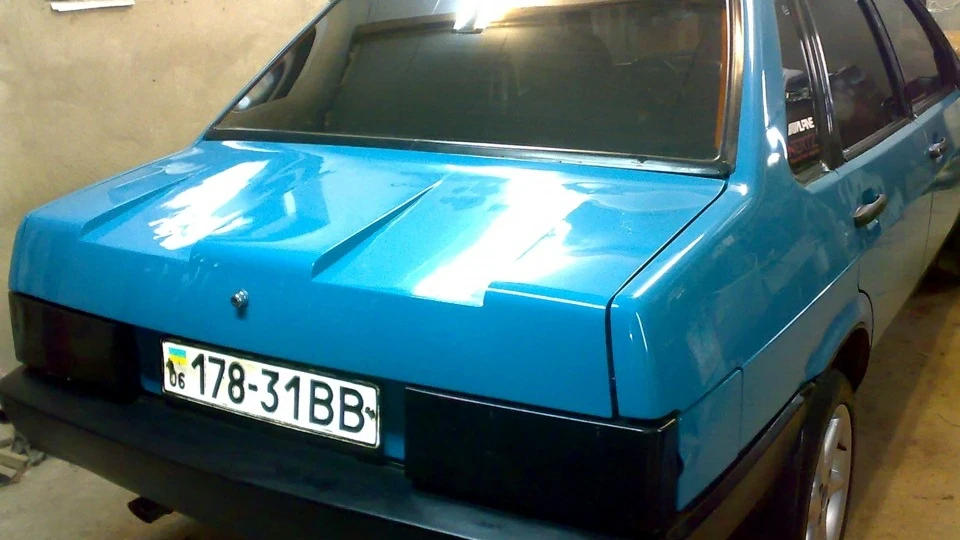 Lada 21099 4