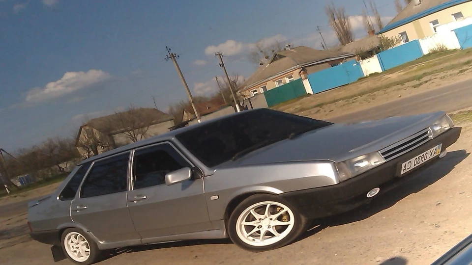 Lada 21099 4