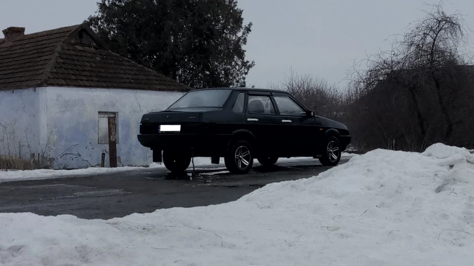 Lada 21099 4