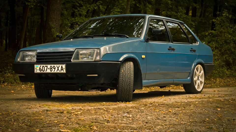 Lada 21099 4