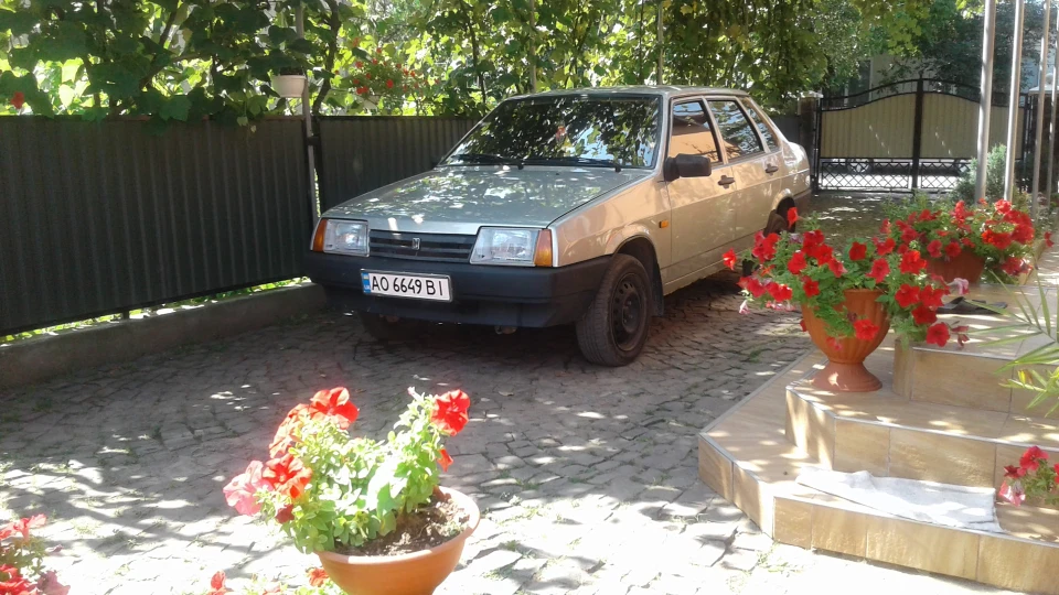 Lada 21099 4