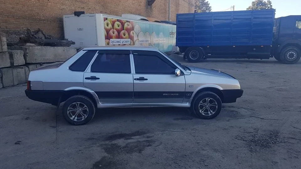 Lada 21099 2