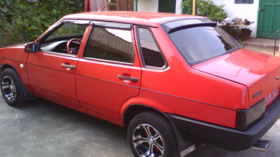 Lada 21099 2