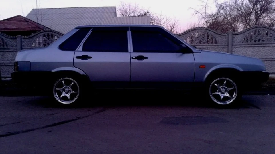Lada 21099 4