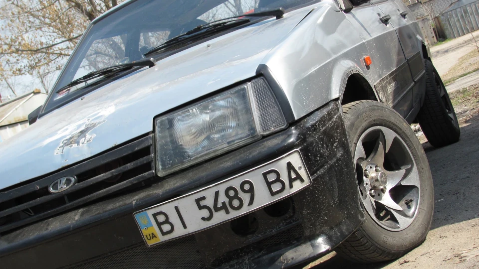 Lada 21099 4