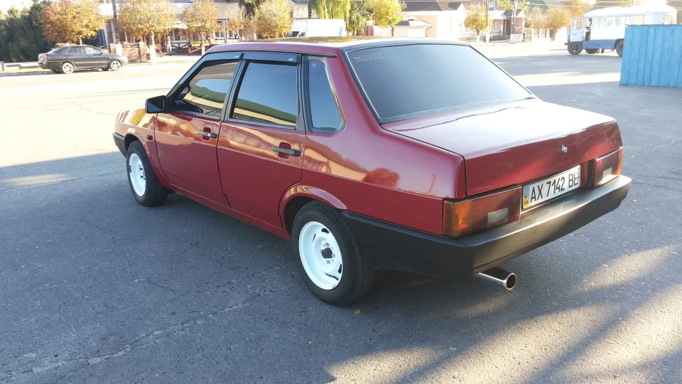 Lada 21099 2