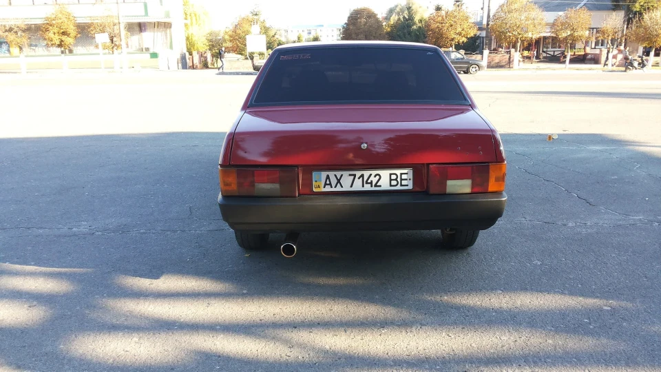 Lada 21099 4