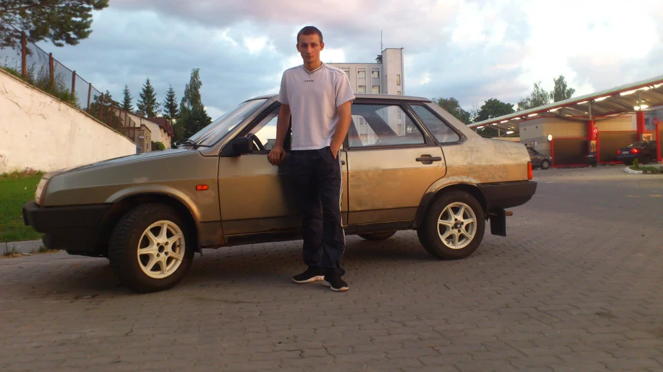 Lada 21099 4