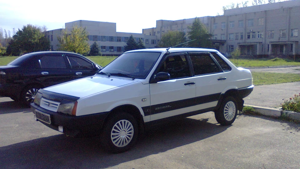 Lada 21099 4
