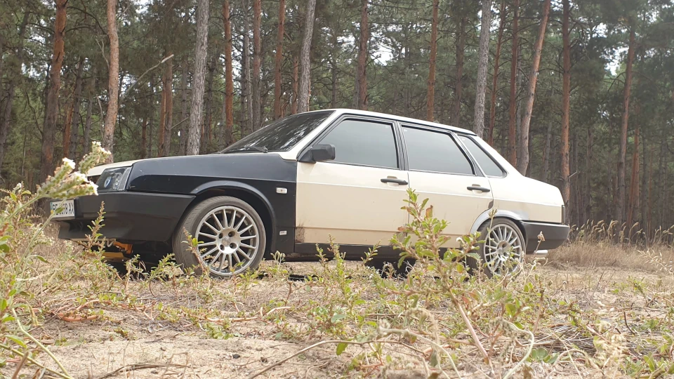 Lada 21099 2