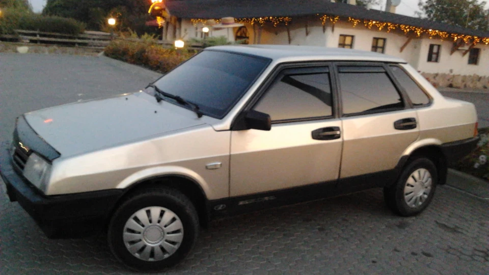 Lada 21099