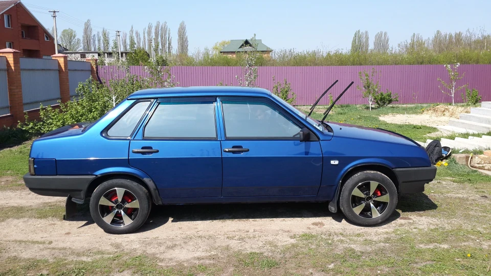 Lada 21099 4
