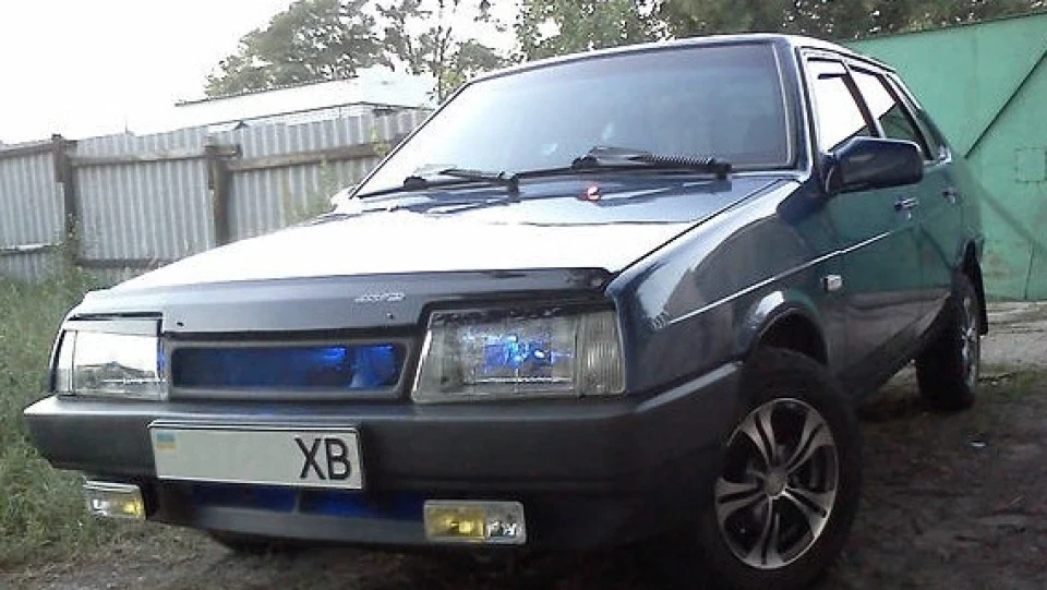 Lada 21099 4