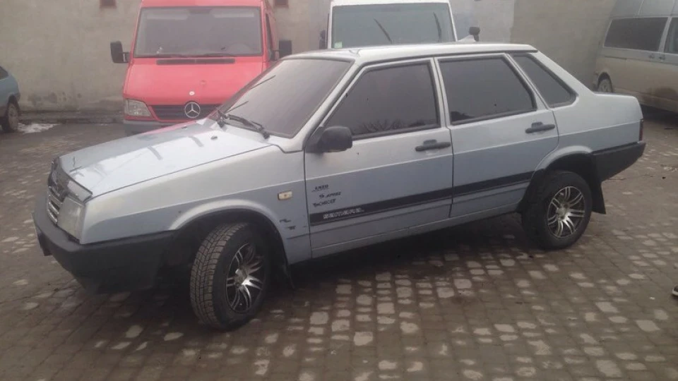 Lada 21099 4