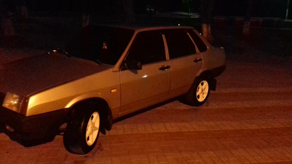 Lada 21099 2
