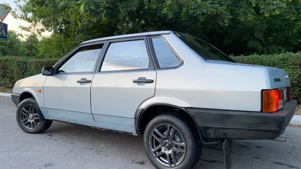 Lada 21099 2