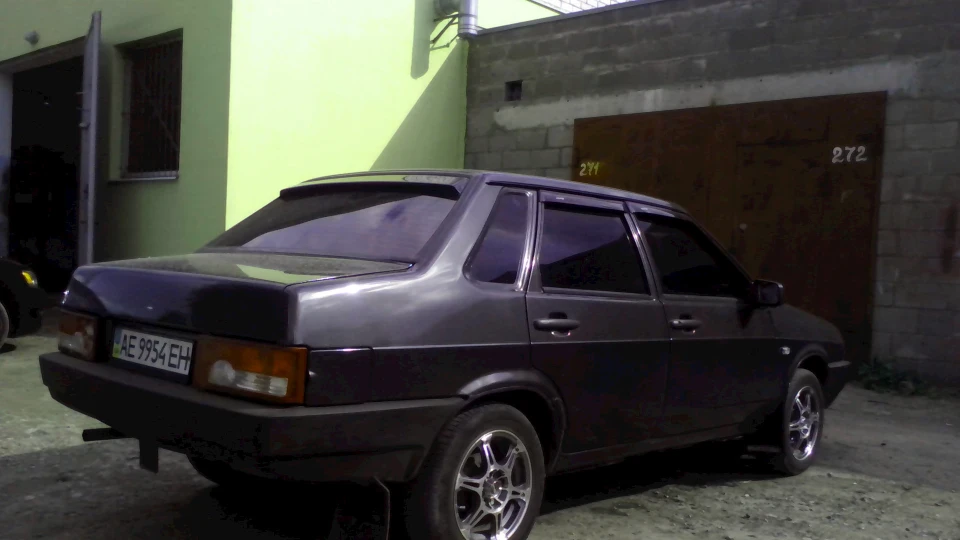 Lada 21099 2