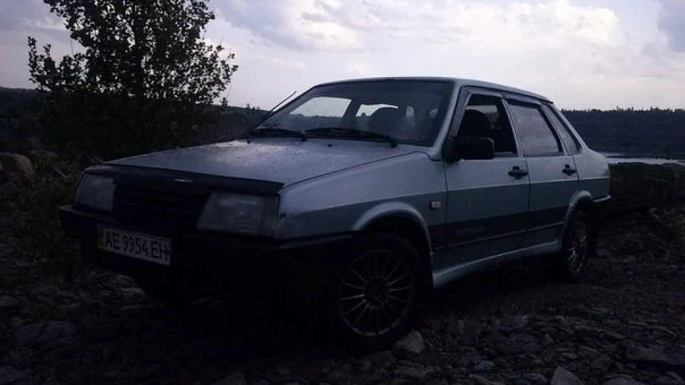 Lada 21099 4