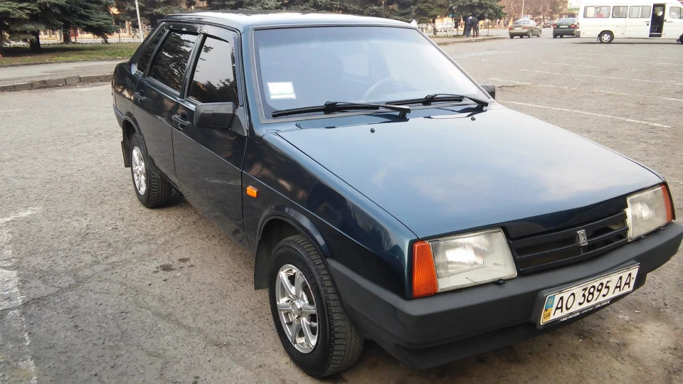 Lada 21099 2