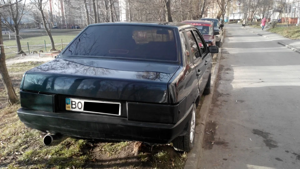 Lada 21099 4