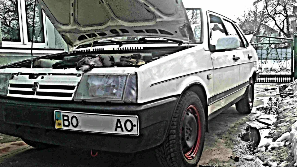 Lada 21099 4