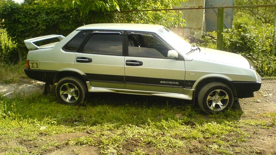 Lada 21099 4
