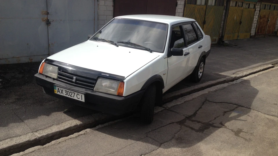 Lada 21099 2