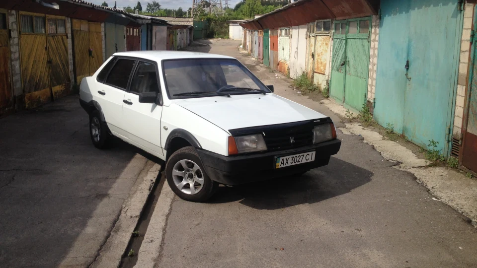 Lada 21099 4