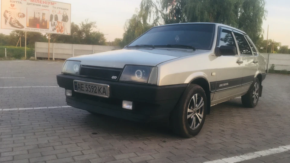 Lada 21099 2