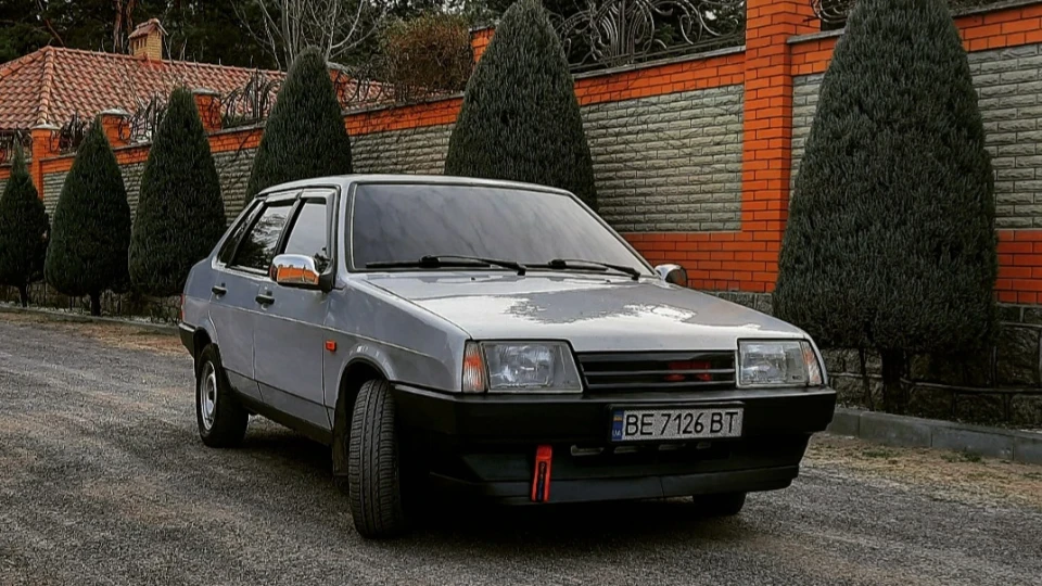 Lada 21099 4