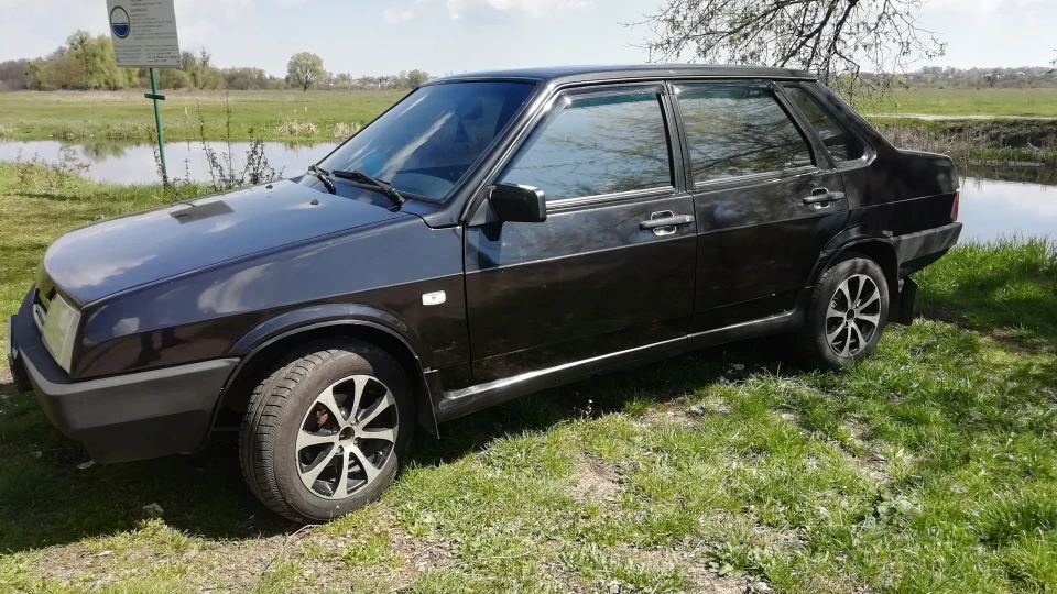 Lada 21099 1,6 Black Bee 4