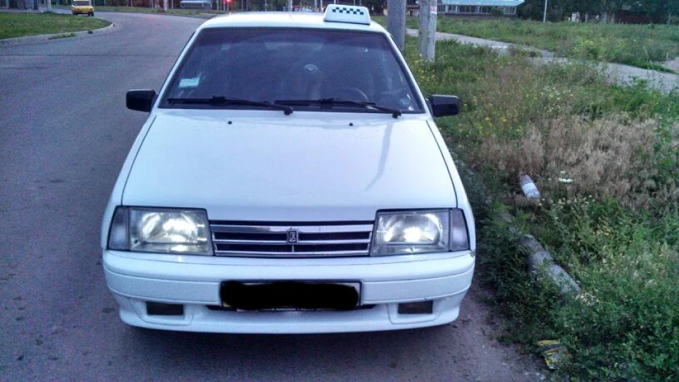 Lada 21099 belaja na chernom 2