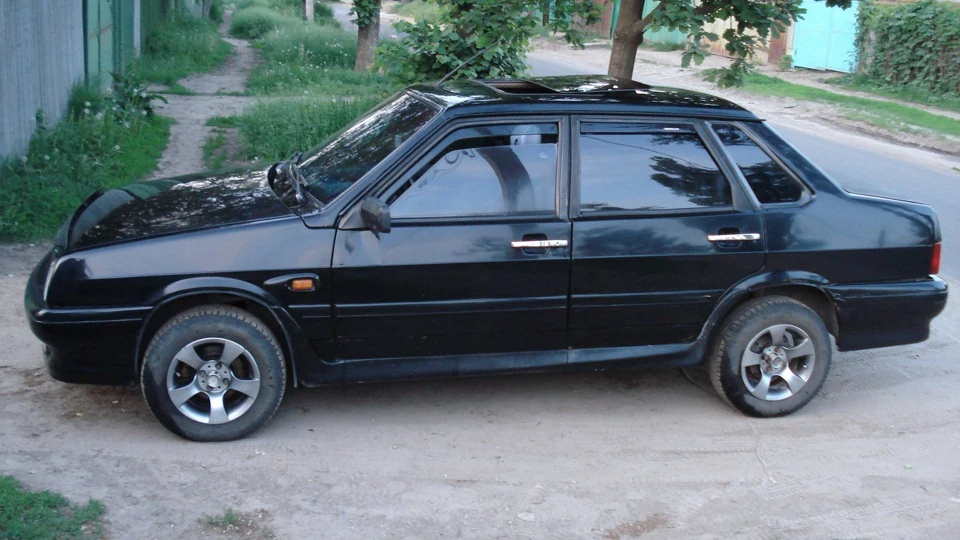 Lada 21099 Black Night 2