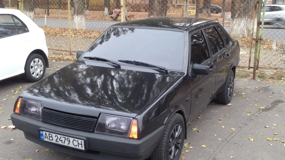 Lada 21099 black revolver
