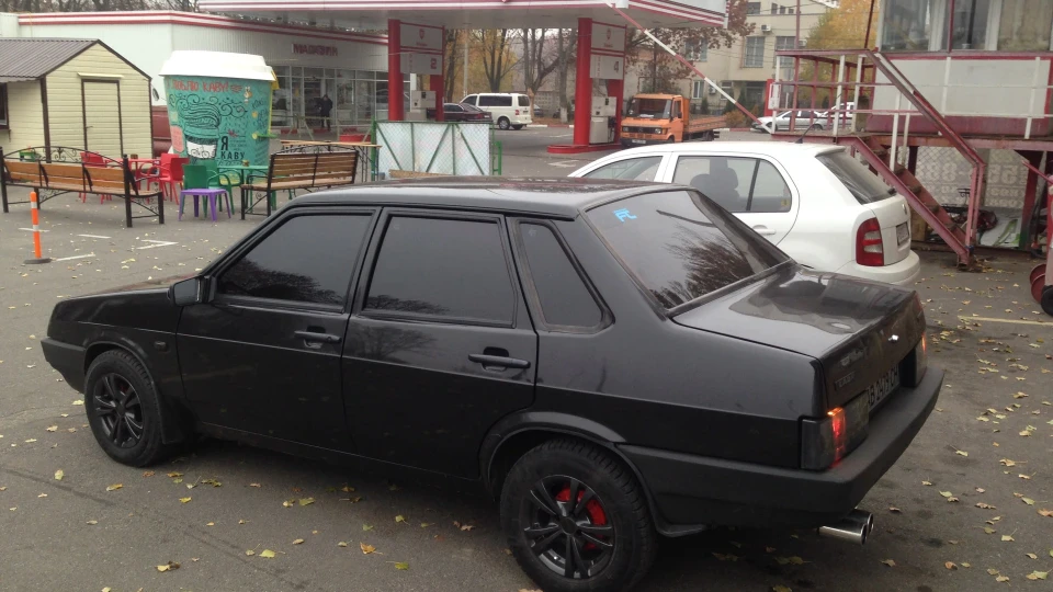 Lada 21099 black revolver 3