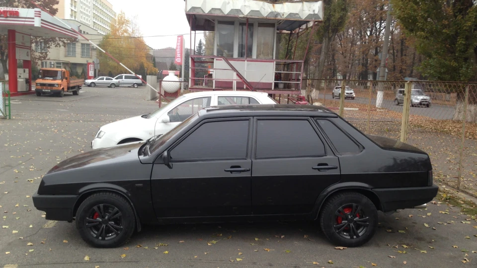 Lada 21099 black revolver 4