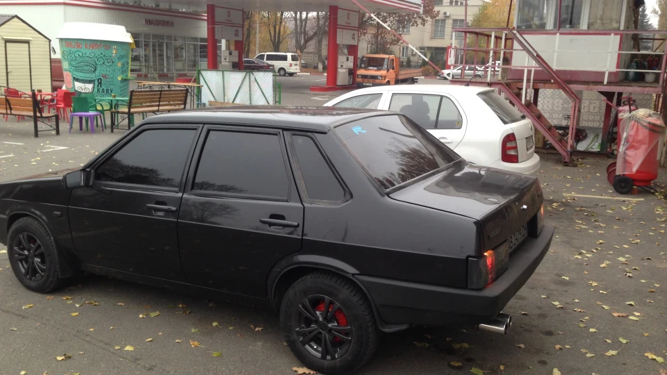 Lada 21099 black revolver 5