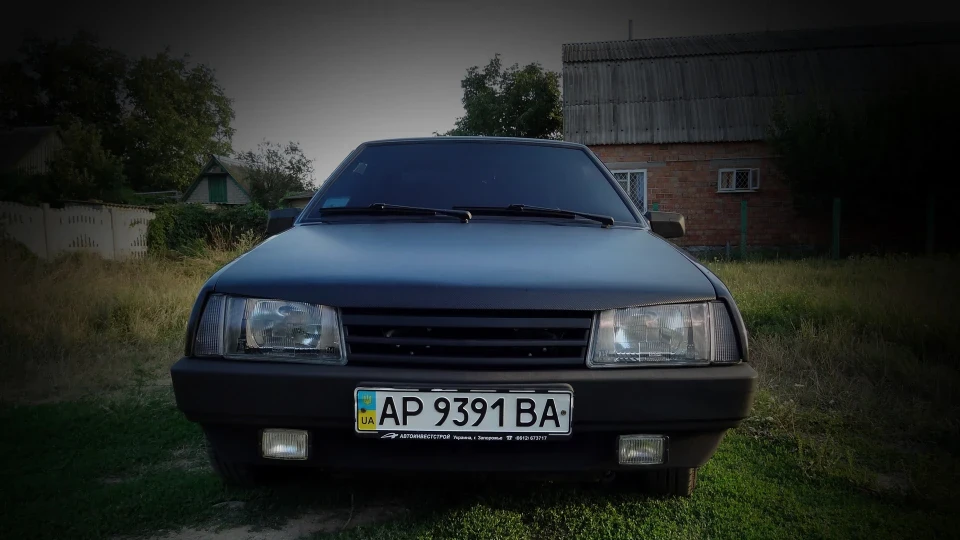 Lada 21099 Black & White 3