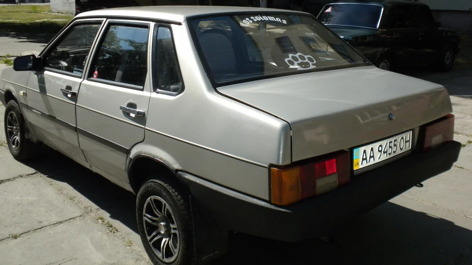 Lada 21099 Дев'ять дев'ять 4