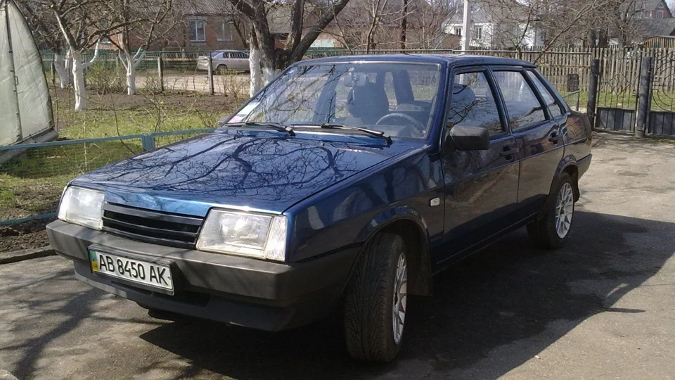 Lada 21099 Дев'ять-Дев'ять 3