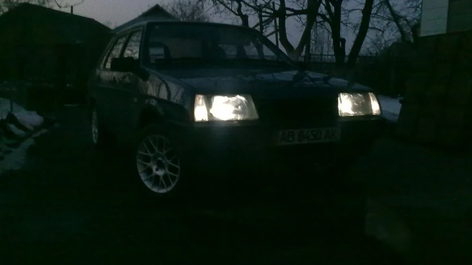Lada 21099 Дев'ять-Дев'ять 4