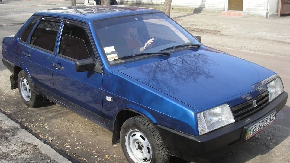 Lada 21099 дев'ять-дев'ять